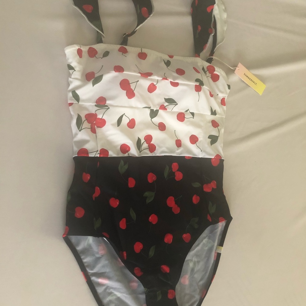 The Ruffle Oasis- 🍒 on Top - Picture 2 of 7